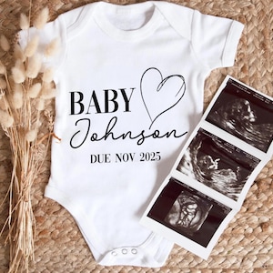 Personalised Pregnancy Announcement Baby Bodysuit, Pregnancy Reveal Baby Grow, Custom Baby Due 2025 Vest, Baby Coming Soon Bodysuit