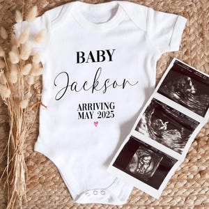 Personalised Pregnancy Announcement Baby Bodysuit, Pregnancy Reveal Baby Grow, Custom Baby Due 2025 Vest, Baby Coming Soon Bodysuit