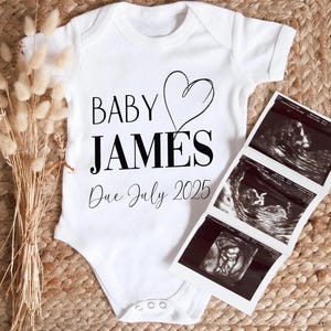 Personalised Pregnancy Announcement Baby Bodysuit, Pregnancy Reveal Baby Grow, Custom Baby Due 2025 Vest, Baby Coming Soon Bodysuit