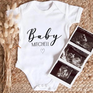 Personalised Pregnancy Announcement Baby Bodysuit, Pregnancy Reveal Baby Grow, Custom Baby Due 2025 Vest, Baby Coming Soon Bodysuit