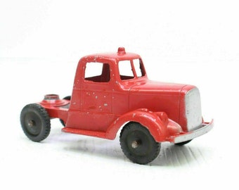 Vintage 1950s TootsieToy Die-cast Red Fire Truck Cab Firetruck Good Condition