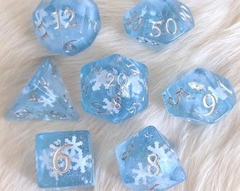 Jeu de dés D&D flocon de neige : dés polyédriques en résine bleue