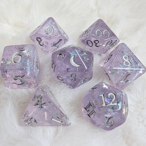 Moonbeam D&D Würfelset, Polyedrische Würfel, D&D Würfel, Dungeons and Dragons, Tischrollenspiel. Würfel aus Resin mit Fantasy-Schrift