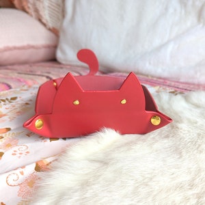 Burgundy Cat Shaped Dice Tray. Folding dice tray, DnD dice tray. Dice rolling tray. TTRPG dice tray. Gift idea for DnD players.