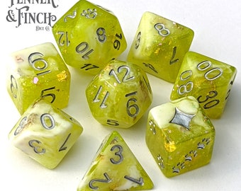 Juego de dados con purpurina de liquen: dados poliédricos de resina verde para D&D