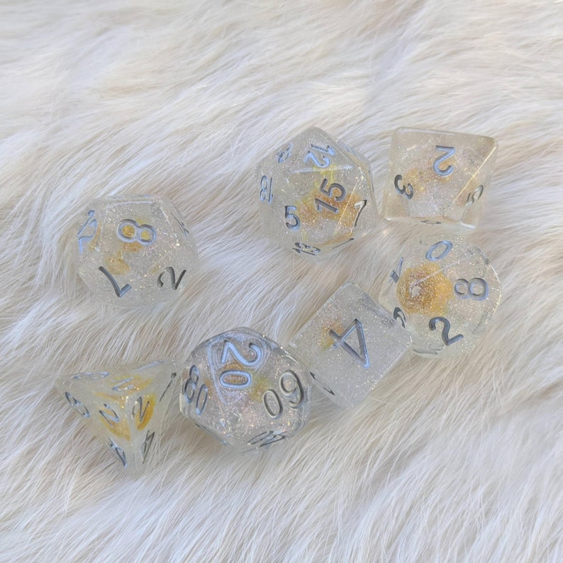 Hidden Flower DnD Dice Set D/&D dice Table Top Role Playing Real Dried flowers in resin glitter Dungeons and Dragons Polyhedral dice