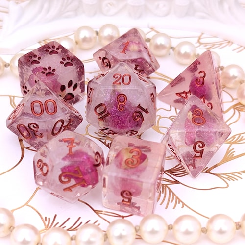 Jeu de dés Rose éternelle D&D : pétales roses, paillettes irisées