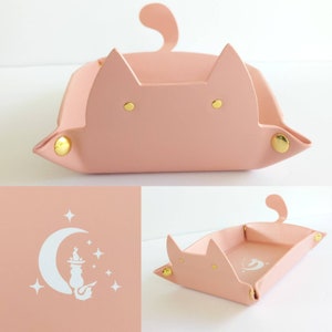 Pink Cat Dice Tray. Cat shaped dice tray. Folding dice tray, DnD dice tray. Dice rolling tray. TTRPG dice tray. Gift idea for DnD players