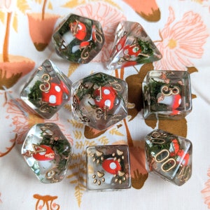 Amanita Mushrooms and Moss - 8 Piece Dice Set. Dungeons and dragons, D&D Dice set, Dice Set for Dungeons and Dragons. D20 TTRPG Dice