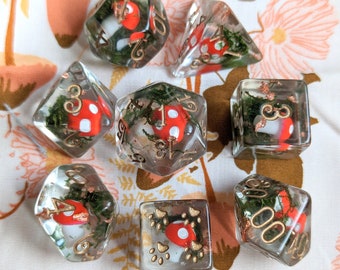 Amanita Mushrooms and Moss - 8 Piece Dice Set. Dungeons and dragons, D&D Dice set, Dice Set for Dungeons and Dragons. D20 TTRPG Dice
