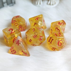 Juego de dados de resina Sunbeam de 7 piezas: Dados celestiales de purpurina dorada para D&D