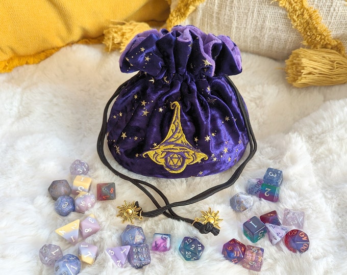 Wizard Multi pocket dice bag. Transportable dice storage for TTRPG dice and miniatures. D20 wizard hat embroidered dice bag in starry purple