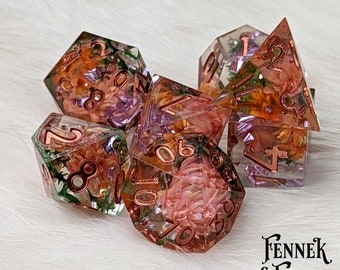 Sunny Garden Dice Set | Handmade Sharp Edge D&D Polyhedral Dice with Dried Flowers | 7pc TTRPG Dice