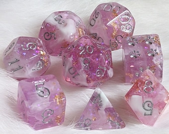 Mauve Glitzerflocken Würfelset: 8-teilige Polyedrische D&D Würfel
