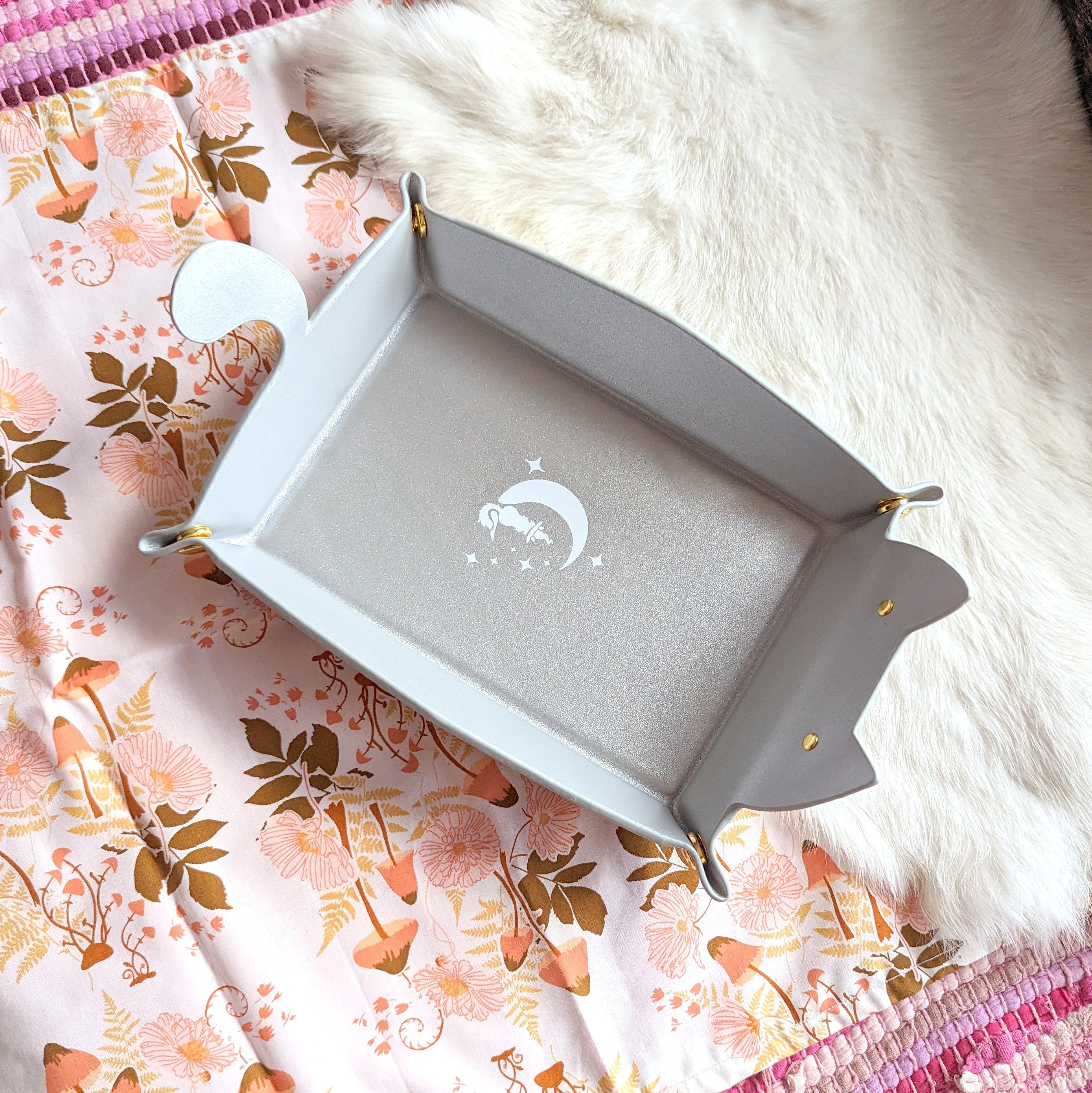 Cat Dice Tray – Vassoio Porta Dadi Pieghevole A Forma Di Gatto, Organizer Da Scrivania In Pelle Per D&D, Regalo Simpatico Per Giocatori Di Ruolo