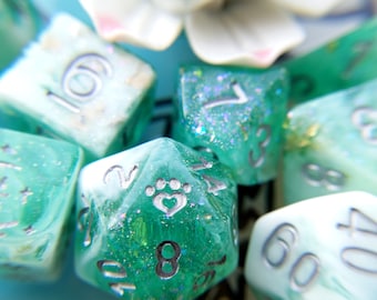 Würfelset - Seafoam Glitter, Polyeder, Teal Resin mit Katzen Magier W6, 8 Stück - Original Design