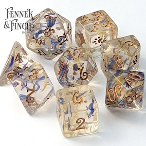Juego de dados TTRPG de pétalos de flores, dados poliédricos D&D, mazmorras y dragones, juego de rol de mesa. Dados DnD de aciano seco y caléndula