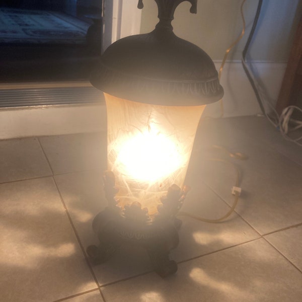 Beautiful accent lamp,excellent condition,new,18”H,7”W,25 watt,bulb included.