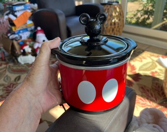 Disney Mickey Mouse 5-Quart Slow Cooker with 20-Ounce Dipper