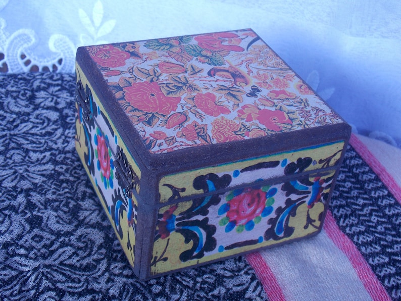 Decorative Latch Box