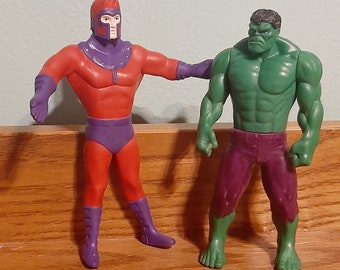 Magneto en Hulk-actiefiguren