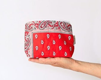 small cosmetic bag with zipper, made from original Swiss Glarner Tüechli, bandana bag, paisley bag, small toiletry bag