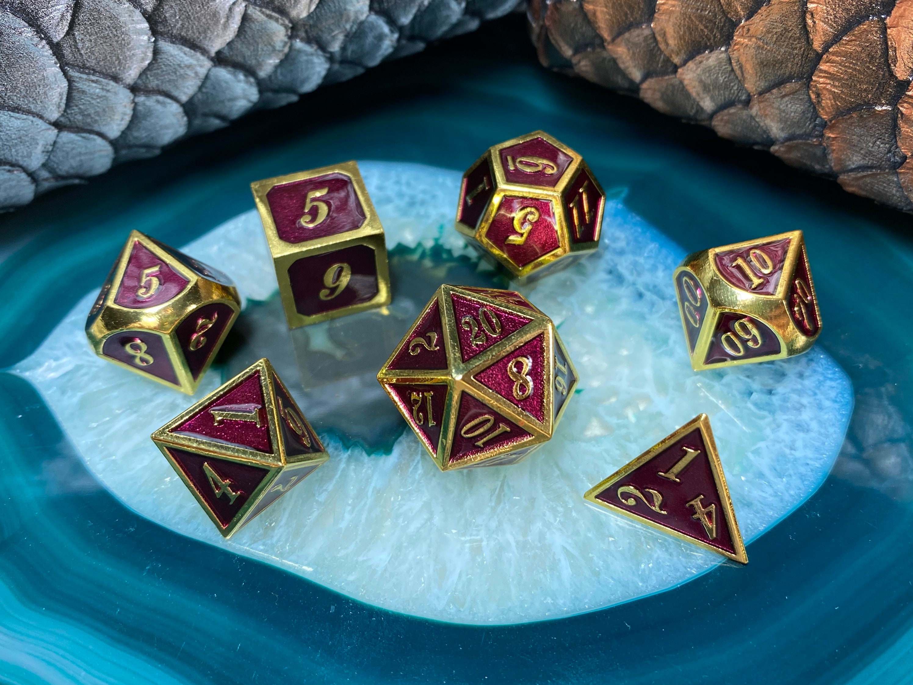 Metal dice Set d&d for RPG Game Dungeons and Dragons with dice Bag Including DND polyhedral dice D20 D12 D10 D8 D6 D4. Metal dice Set d&d for RPG Game Dungeons and Dragons with dice Bag Including DND polyhedral dice D20 D12 D10 D8 D6 D4.