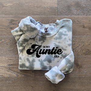 Aunt Sweatshirt, Auntie Sweatshirt, Tie Dye Aunt Shirt, Tie Dye Sweatshirt, Cool Aunt Shirt, Mothers Day Gift, Gift for Aunt, Auntie Era