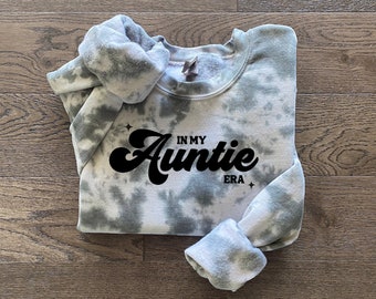 Aunt Sweatshirt, Auntie Sweatshirt, Tie Dye Aunt Shirt, Tie Dye Sweatshirt, Cool Aunt Shirt, Mothers Day Gift, Gift for Aunt, Auntie Era