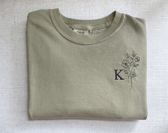 Embroidered Initial Tee, Embroidered Floral Tee, Personalized Tshirt, Initial Tshirt, Monogram Shirt, Bridesmaid Gift, Customized Shirt