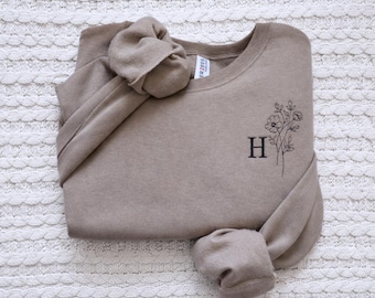 Embroidered Initial Sweatshirt, Personalized Sweatshirt, Floral Sweatshirt, Embroidered Sweatshirt, Monogrammed Sweatshirt, Bridesmaid Gift