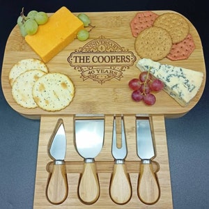 Cadeau d’anniversaire de mariage Ruby - Planche à fromage en bambou charcuterie personnalisée - Cadeau du 40e anniversaire de mariage