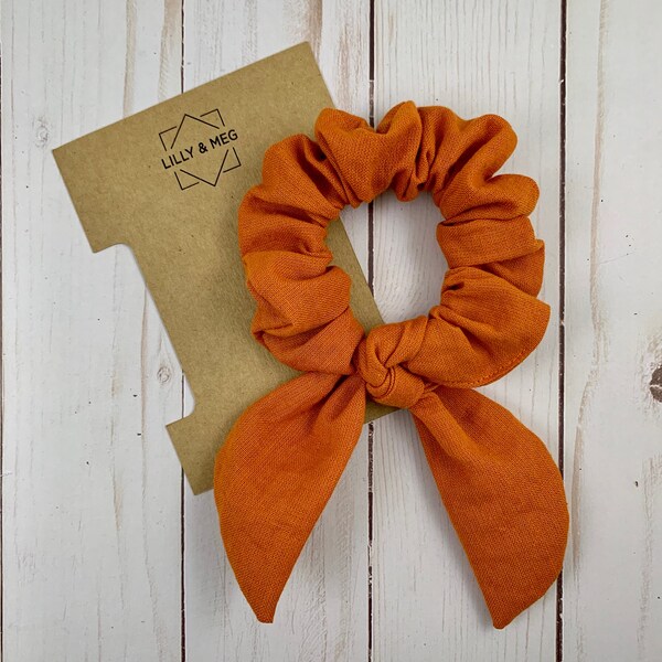 Burnt orange chouchou, chouchou lin, Burnt orange scrunchy, chouchou long lapin oreille, chouchou avec noeud, Elastique a cheveux, printemps chouchous