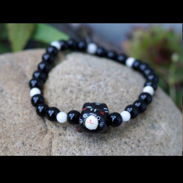 Black and white Tuxedo Cat Bracelet, "my cute cat" 2024 Collection, 6mm black tourmaline beads and 4mm white agate - Kawaii gift