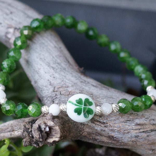 Bracelet "Lucky clover"- Chrome diopside et pierre de lune - perles de 5mm facettées -