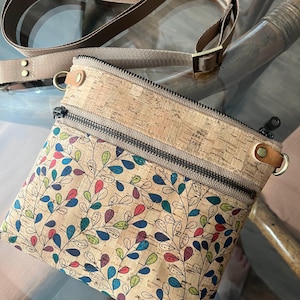 Sac à bandoulière Mom d'Izzy (M) - Liège naturel / Brossé antique