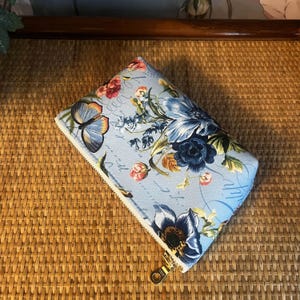 The Carry-All (pequeño) - Azul con mariposas