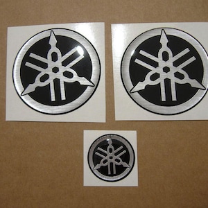 Emblemas de silicona para tanque de gasolina, pegatinas 3D, calcomanías en relieve, logotipos llamativos, adhesivos, oro, plata, gel, yzf r1 r6 r7 r125 r9 fazer fz6 fz1 mt fz8 cromado