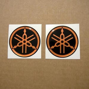 adesivi in gel 3D per serbatoio benzina 50 mm in silicone, decalcomanie in rilievo, adesivi yzf r1 r6 r125 in colore arancione logo 5 cm 2 pollici fzr fazer fz mt tdm tenere