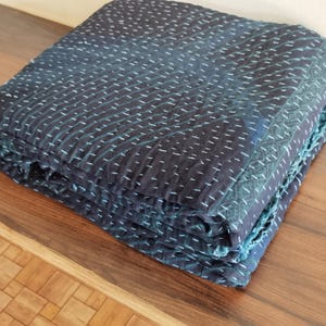 Indigo Blue Dye Kantha: Vintage handgemachte Boho Tagesdecke aus Baumwolle