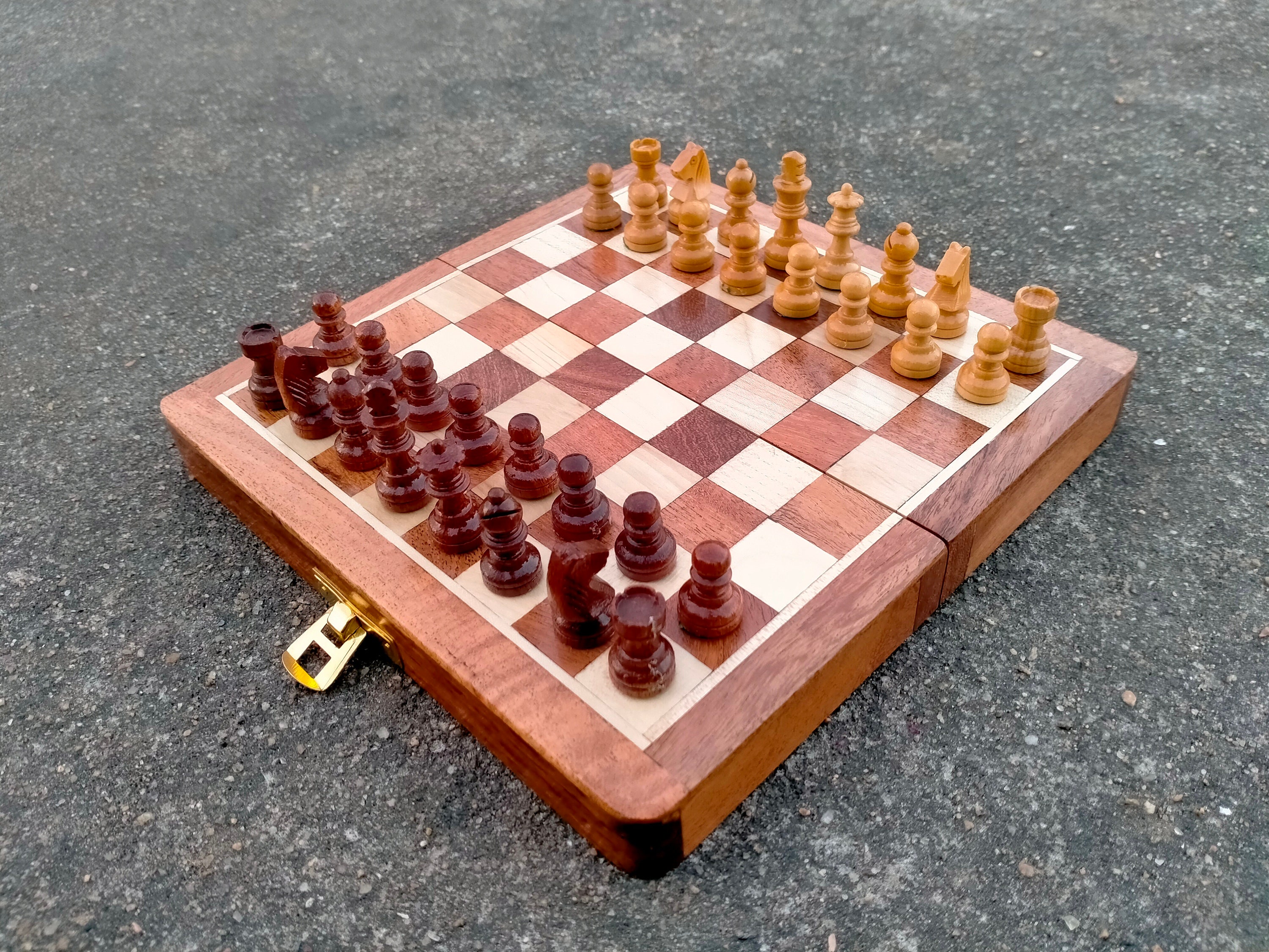 India Crafts Wooden Chess Set with Magnatic Board and Hand Carved Chess Pieces 