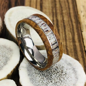Handgefertigter Rehgeweih Ring: Whisky Barrel Holz, Titan Ehering