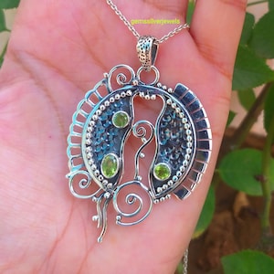 Natural peridot pendant, 925 Silver Pendant, Gifts for her, Peridot jewelry, Handcrafted Pendant, Hammered Pendant, August Birthstone