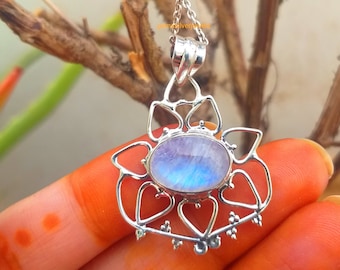 Moonstone Pendant, 925% Silver Pendant, June Birthstone, Blue Flashy stone Pendant, Flower shape Pendant, Healing Crystal, Moonstone Jewelry