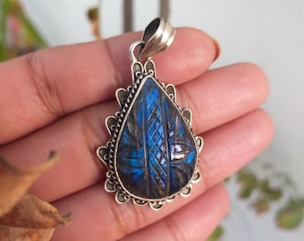 Pendentif de sculpture à la main en labradorite 100 % naturelle, pendentif de sculpture moghole en argent sterling 92,5, cadeaux de pendentif hippie pour ses gifs pour lui