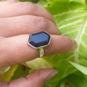 Ring i sterlingsilver med svart onyx, handgjord ring med hexagonal ädelsten bild 4