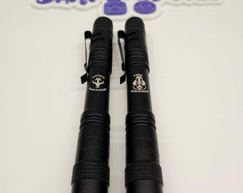 Torcia LED personalizzata con incisione laser: leggera, resistente, con clip