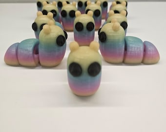 Lumaca articolata che si illumina al buio: giocattolo antistress stampato in 3D