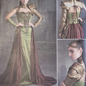 Könnte beinhalten: Simplicity Schnittmuster 8363 zeigt ein Fantasy-Kleid mit Korsett-Oberteil, langen Ärmeln und fließendem Rock. Das Muster beinhaltet einen hohen Kragen und Schulterpanzer. Die Farbpalette umfasst Olivgrün, Burgunderrot und Gold.