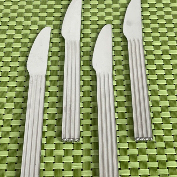 IKEA IKE12 Stainless 4 Dinner Knives Glossy Ridges 18/8 Korea Flatware B111WU